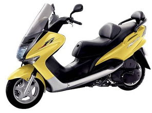 香港骨灰位与二手车市场 两极化需求的现代城市图景